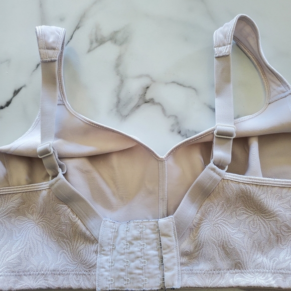 Playtex Bra 18 Hour Seamless Smoothing #4049 size 42D - Picture 7 of 16